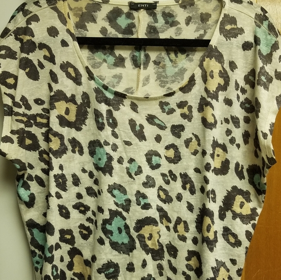 🍭Enti leopard print short served top - Picture 4 of 6